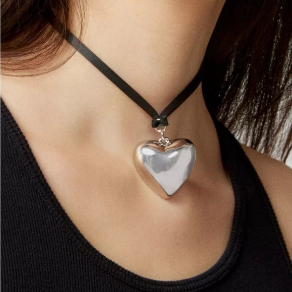 Urban Outfitters Jewelry - Urban Outfitters Valentina Corded Heart Necklace New With Tags